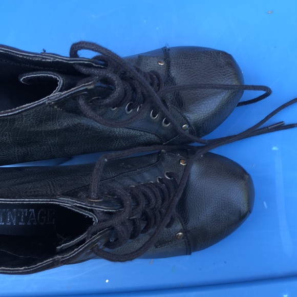 Black platform ankle booties - Picture 3 of 3